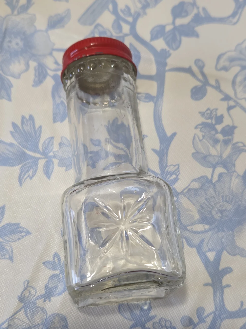 Red Vintage-Style Metal Glass Bottle Set with Carrier